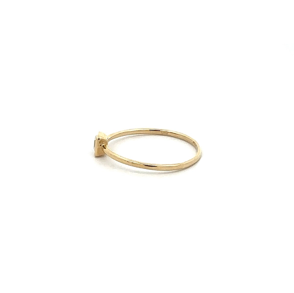 Nhẫn vàng đính đá zircon