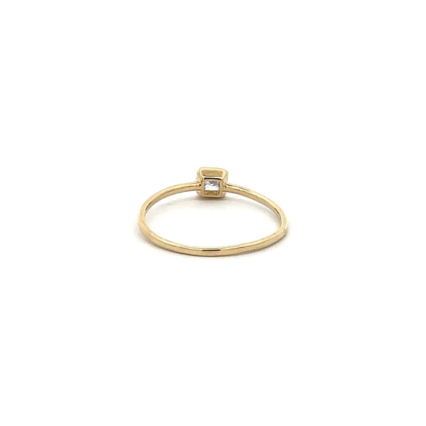 Nhẫn vàng đính đá zircon
