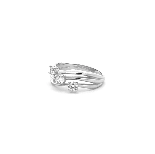 Nhẫn vàng đính đá zircon