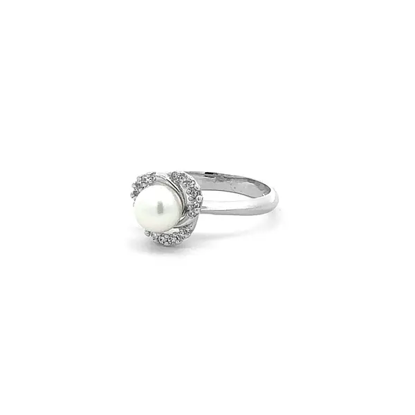 Nhẫn vàng đính ngọc trai và đá zircon