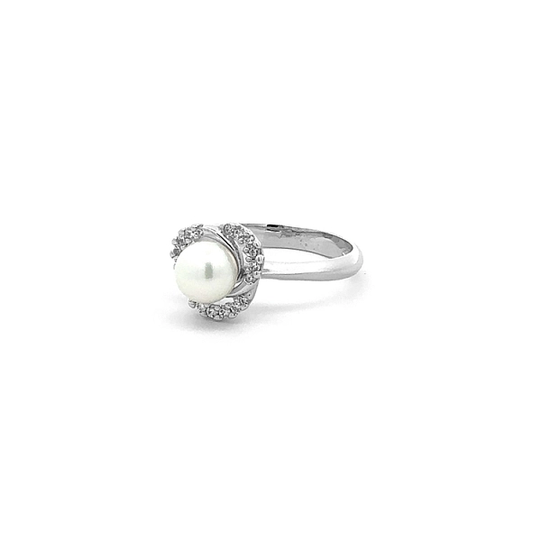 Nhẫn vàng đính ngọc trai và đá zircon