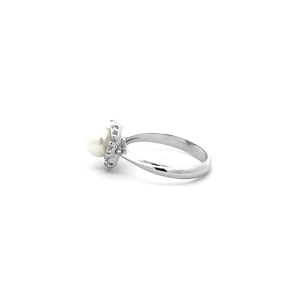 Nhẫn vàng đính ngọc trai và đá zircon
