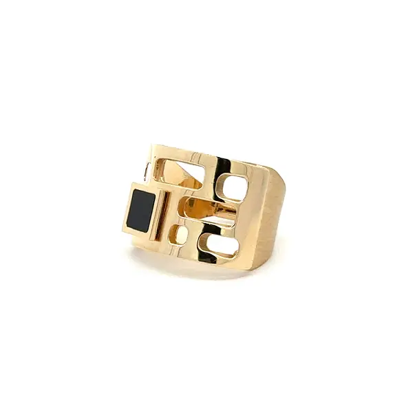 Nhẫn vàng độc quyền với đá onyx