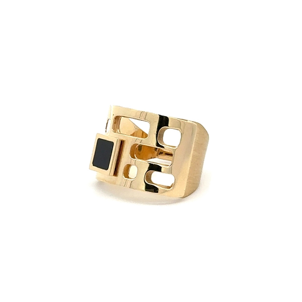Nhẫn vàng độc quyền với đá onyx