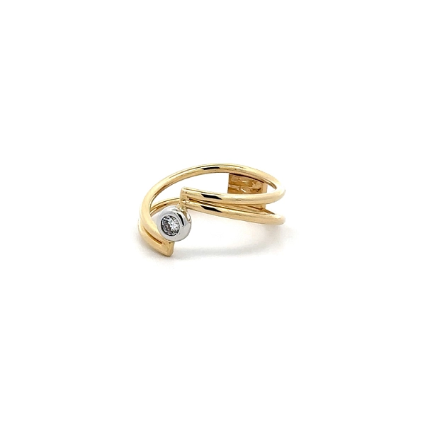 Nhẫn đính đá zircon làm từ vàng kết hợp