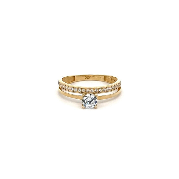 Nhẫn đính hôn bằng vàng với đá zircon