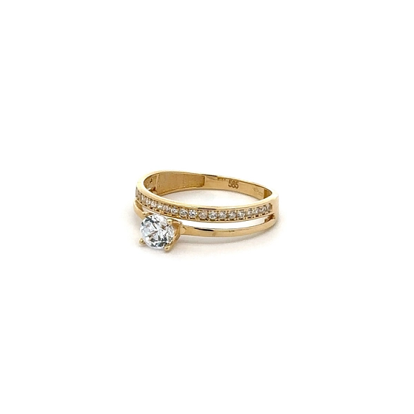 Nhẫn đính hôn bằng vàng với đá zircon