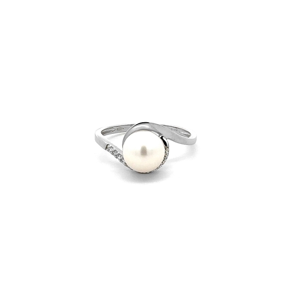 Nhẫn đính ngọc trai và đá zircon