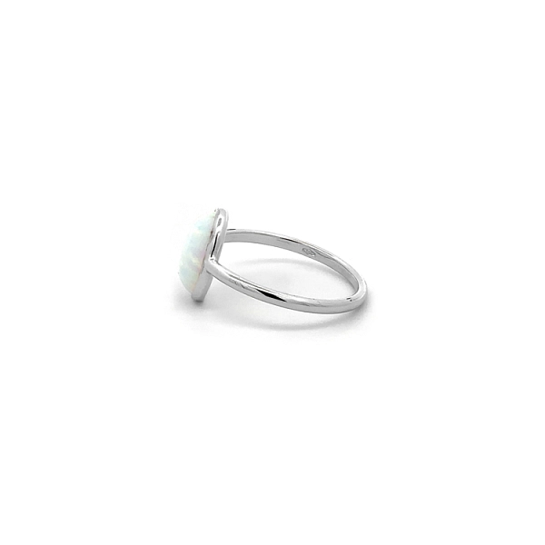 Nhẫn đính ngọc opal từ vàng trắng