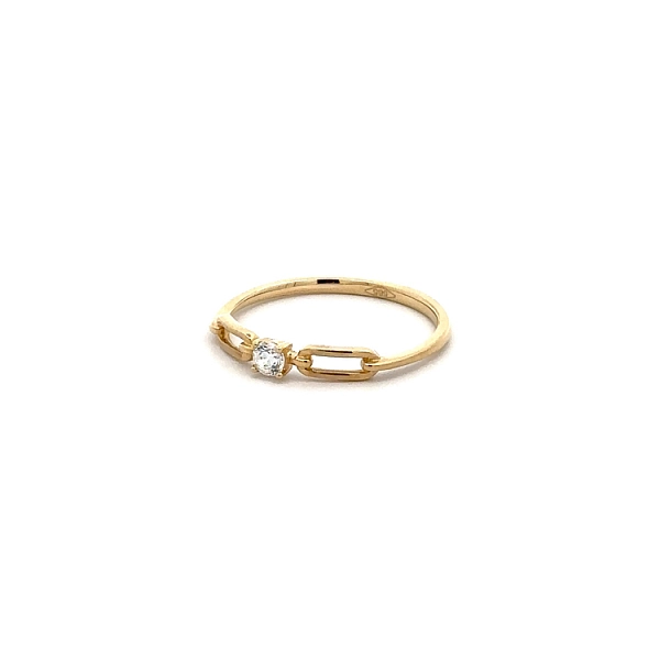 Nhẫn đính hôn bằng vàng với đá zircon