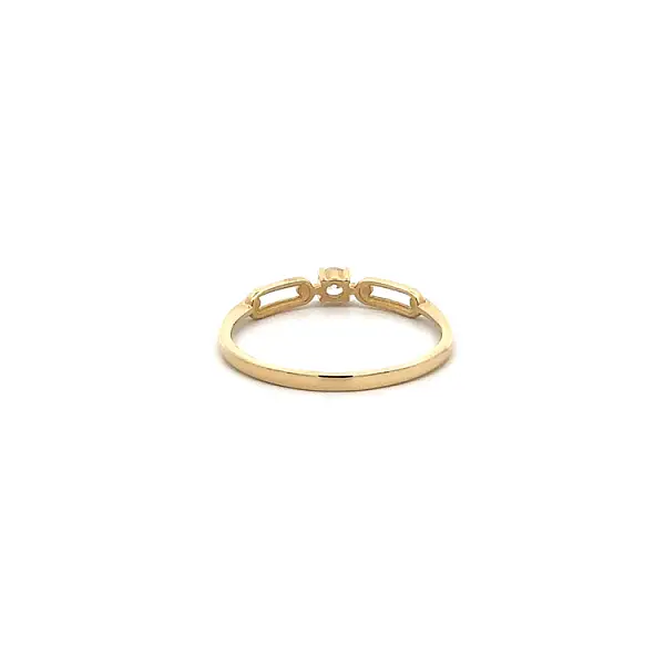 Nhẫn đính hôn bằng vàng với đá zircon