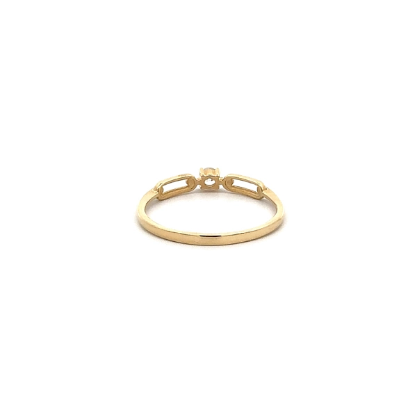 Nhẫn đính hôn bằng vàng với đá zircon