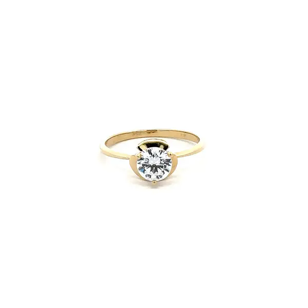 Nhẫn đính hôn bằng vàng với đá zircon