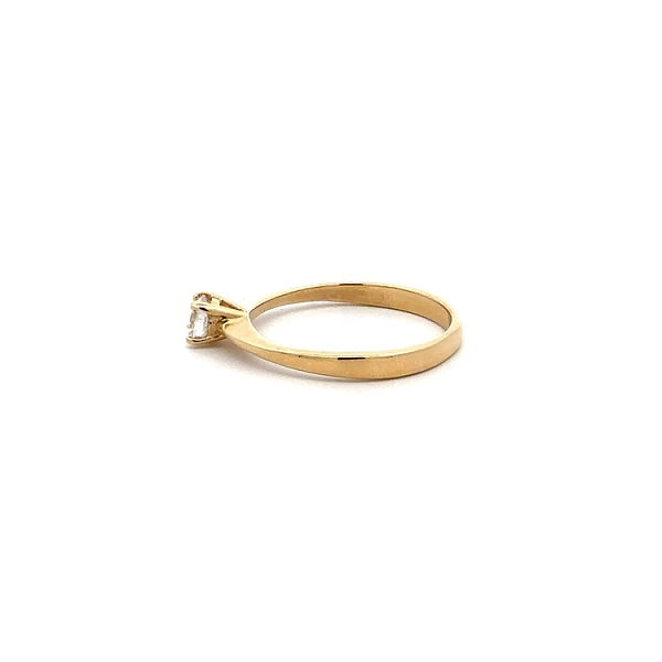 Nhẫn răng zircon vàng