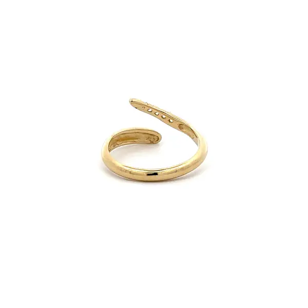 Nhẫn vàng đính đá zircon