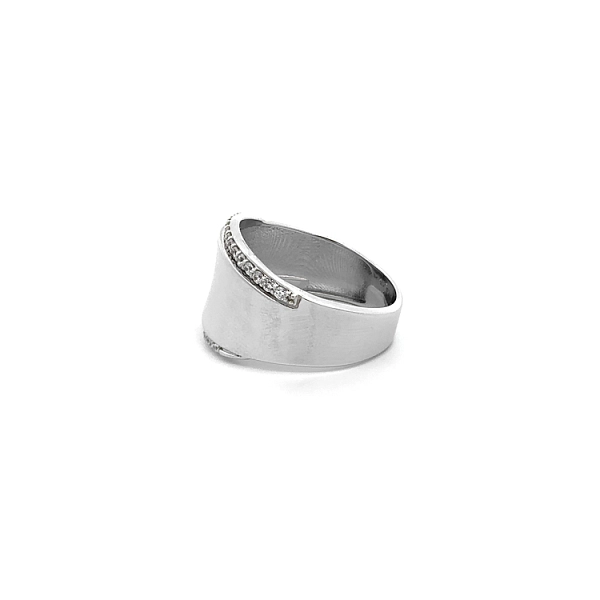 Nhẫn vàng trắng đính đá zircon trắng