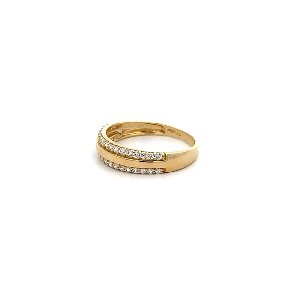 Nhẫn vàng đính đá zircon