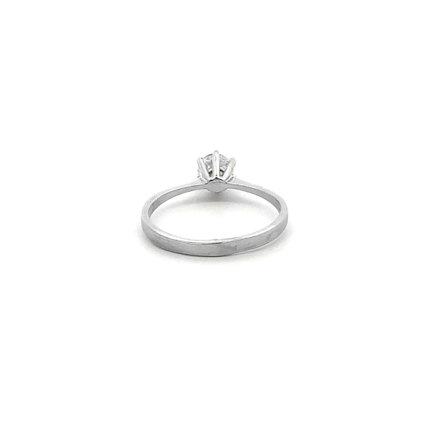 Nhẫn đính hôn bằng vàng trắng và zircon