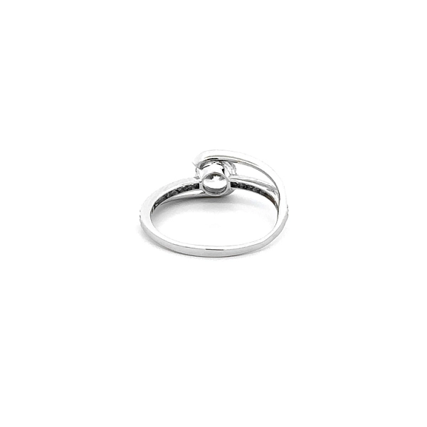 Nhẫn vàng trắng đính đá zircon trắng