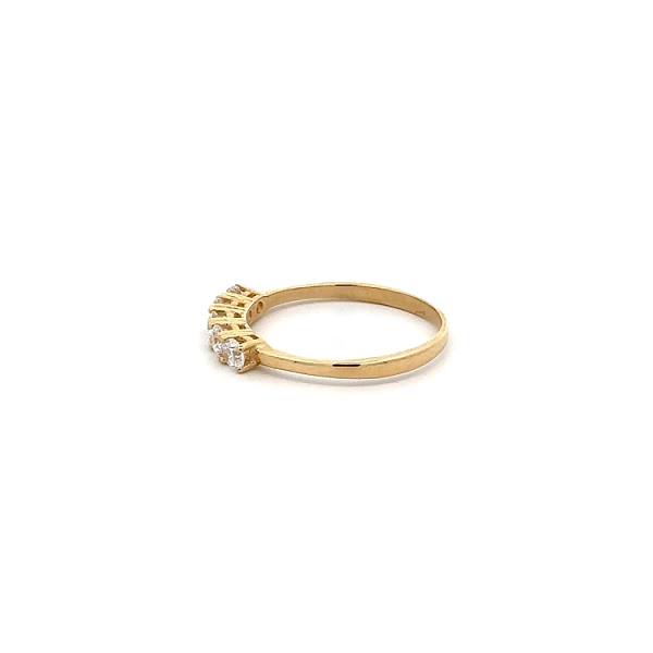 Nhẫn vàng đính đá zircon