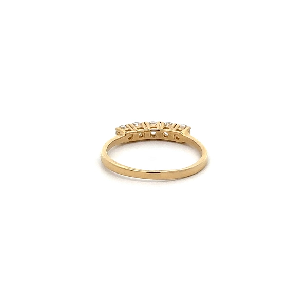 Nhẫn vàng đính đá zircon
