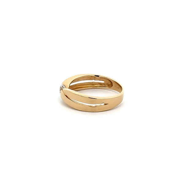 Nhẫn vàng đính đá zircon