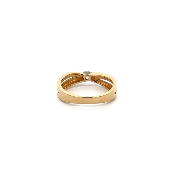 Nhẫn vàng đính đá zircon