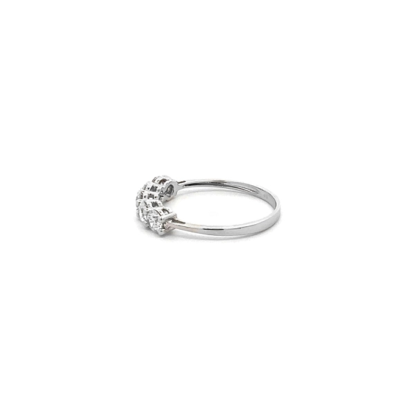 Nhẫn vàng trắng đính đá zircon trắng