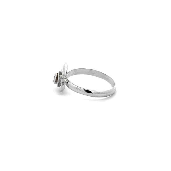 Nhẫn đính đá zircon từ vàng trắng