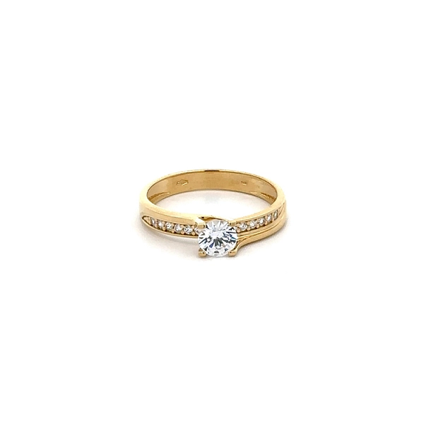 Nhẫn đính hôn bằng vàng với đá zircon