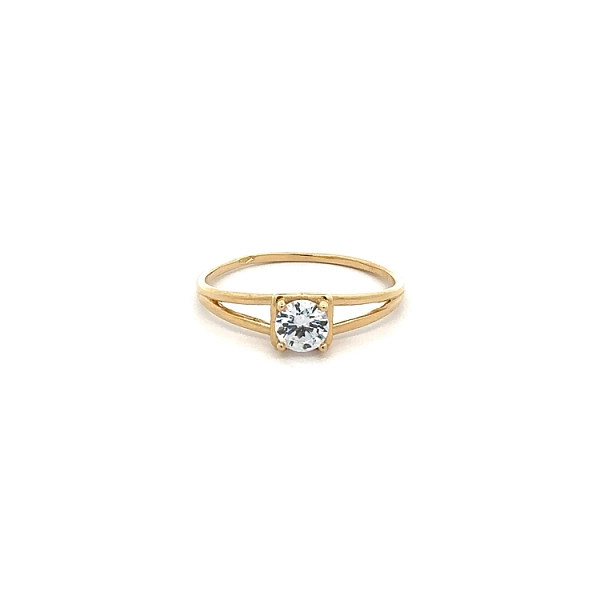 Nhẫn đính hôn bằng vàng với đá zircon