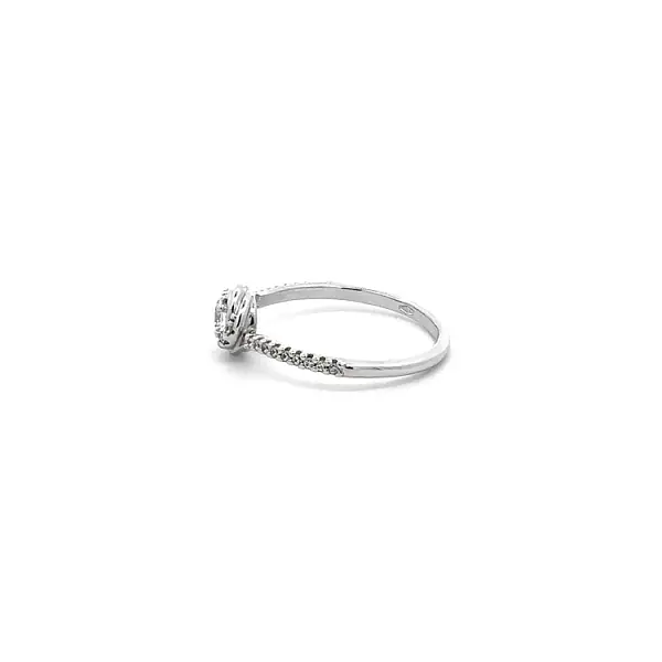 Nhẫn vàng trắng đính đá zircon trắng
