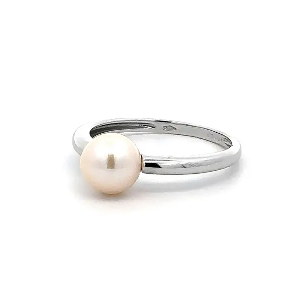 Nhẫn với ngọc trai trắng và vàng trắng