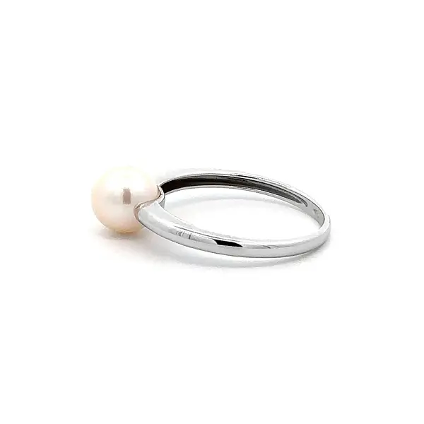 Nhẫn với ngọc trai trắng và vàng trắng