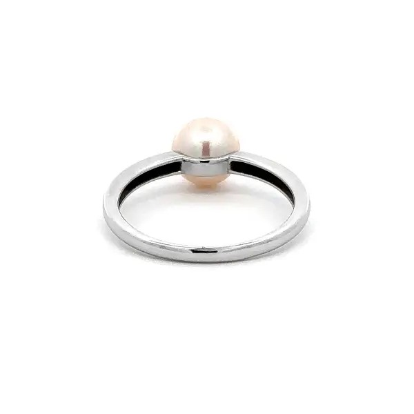 Nhẫn với ngọc trai trắng và vàng trắng