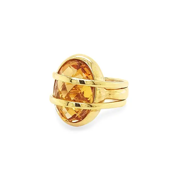 Nhẫn vàng với đá thạch anh