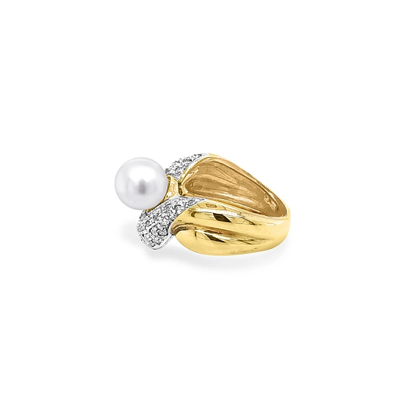Nhẫn vàng đính ngọc trai và đá zircon
