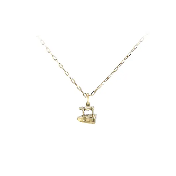 Vòng cổ bằng vàng hình sắt