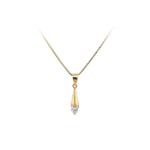 Mặt dây chuyền vàng đính đá zircon