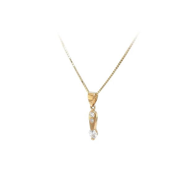 Mặt dây chuyền vàng đính đá zircon