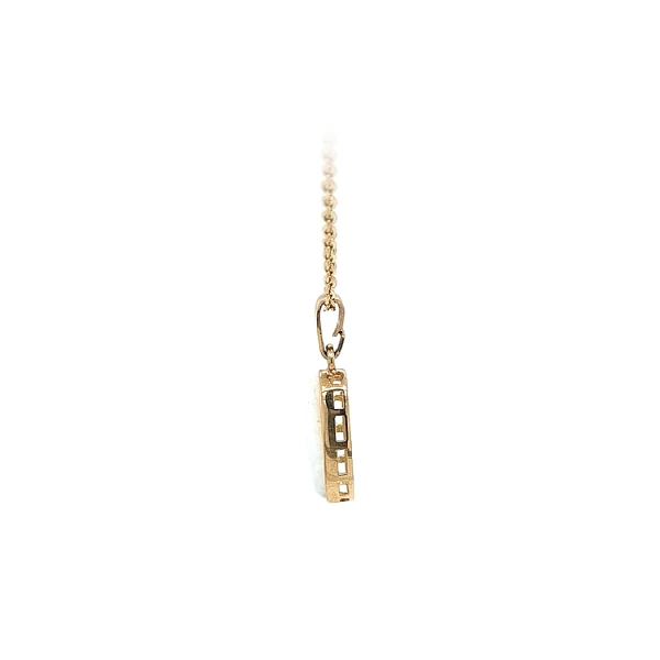 Mặt dây chuyền vàng đính đá opal