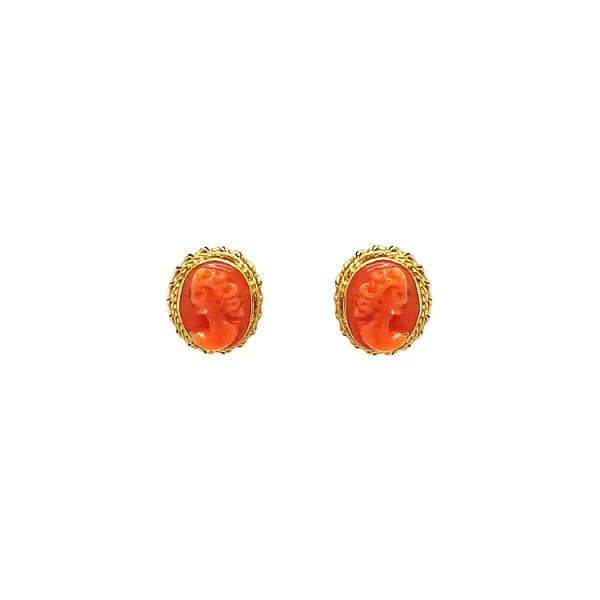 Vòng tai vàng với họa tiết san hô và cameo