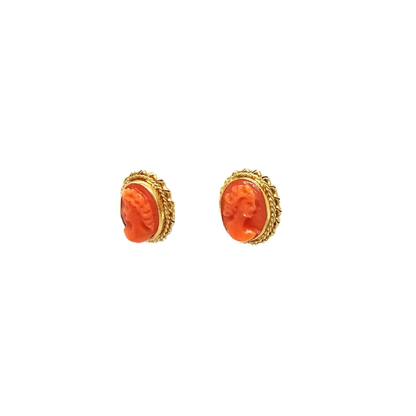 Vòng tai vàng với họa tiết san hô và cameo