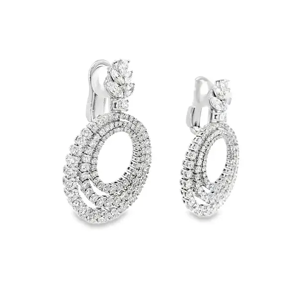 Vòng tai vàng đính kim cương