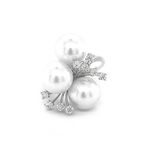 Nhẫn vàng đính ngọc trai và kim cương