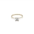 Nhẫn đính hôn bằng vàng với đá zircon