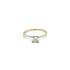 Nhẫn đính hôn bằng vàng với đá zircon