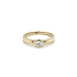 Nhẫn đính hôn bằng vàng với đá zircon