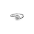 Nhẫn đính hôn bằng vàng với đá zircon