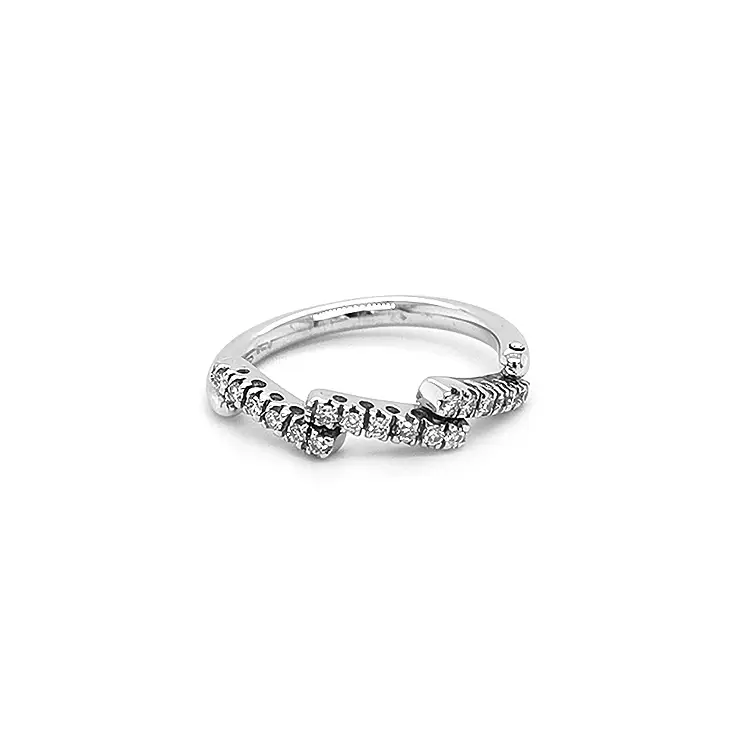 Nhẫn vàng đính kim cương